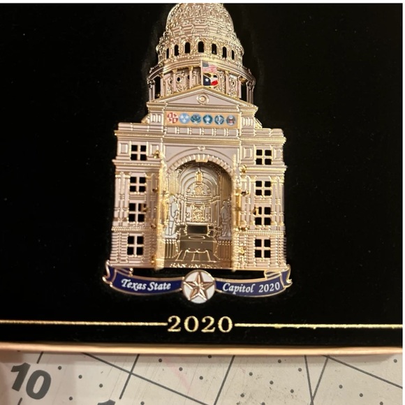 NIB 2020 Texas State Capitol Christmas Ornament - Picture 4 of 4